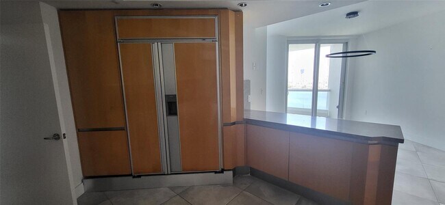 Foto del edificio - 2600 Island Blvd