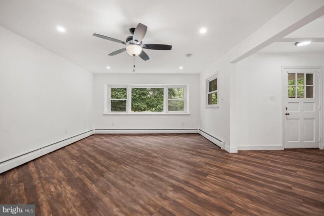 Building Photo - 804 Forest Ln