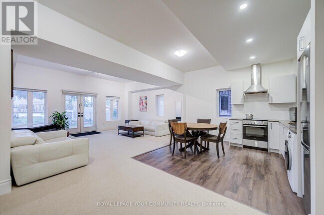 Building Photo - 61 Headwater Crescent