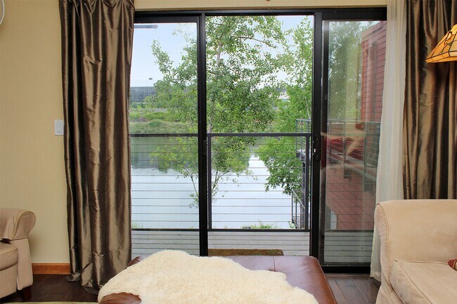 Foto del edificio - Exceptional Fully-Furnished 2 Bed/2 Bath C...