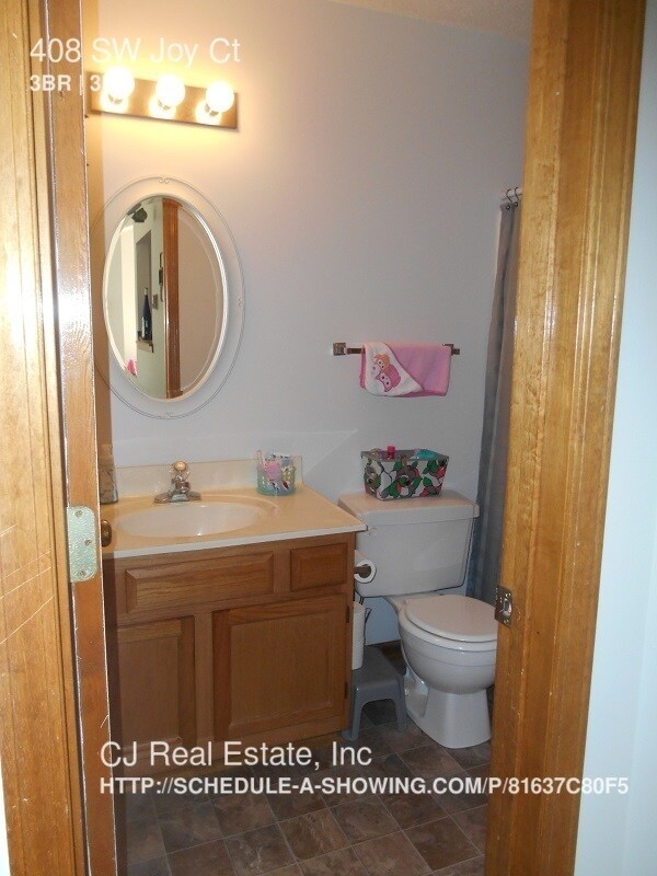 Building Photo - 408 SW Joy Ct