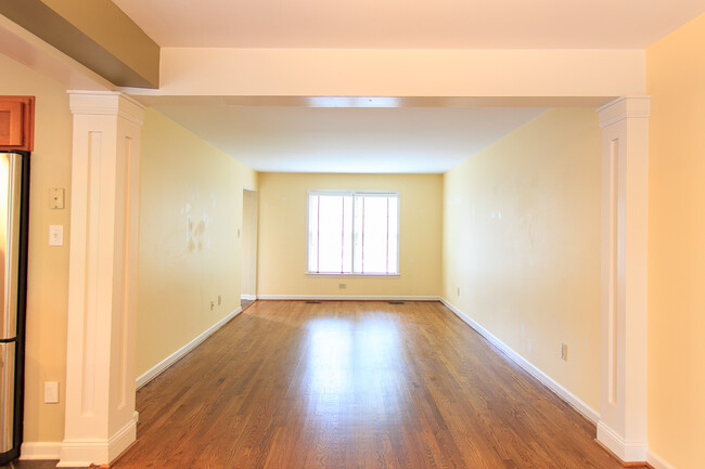 Building Photo - 1858 Golf View Ct