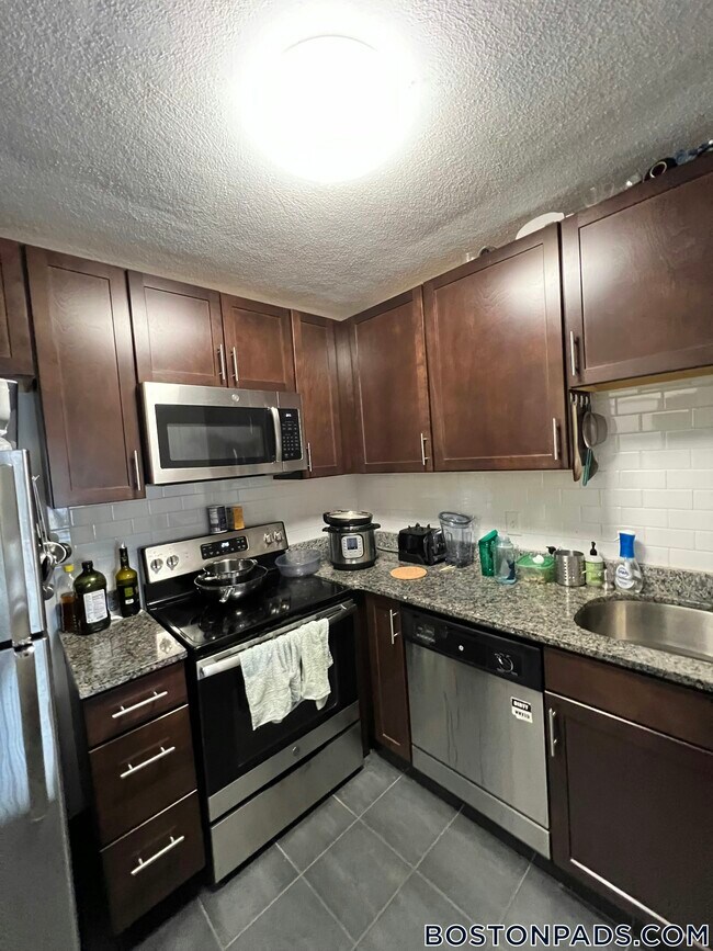 Foto del edificio - 24 Whites Ave