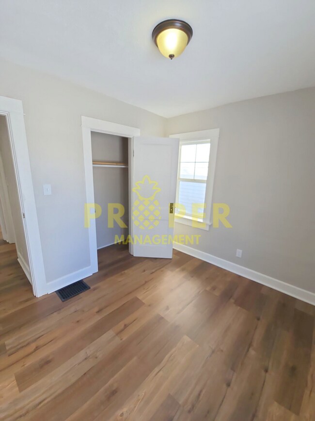 Foto del edificio - Charming 2-Bedroom, 1-Bath Home with Large...