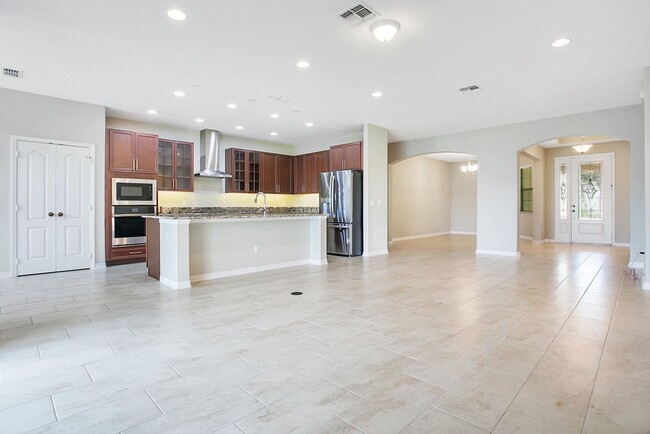 Building Photo - Spacious 4 Bed 3 Bath Home