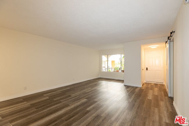 Building Photo - 1033 6th St