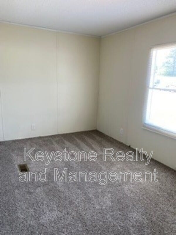 Building Photo - 810 Monroe Ln