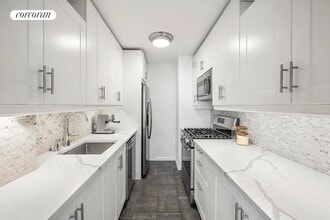 Building Photo - 303 Greenwich St