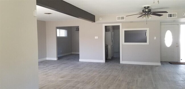 Foto del edificio - 5819 Reamer St