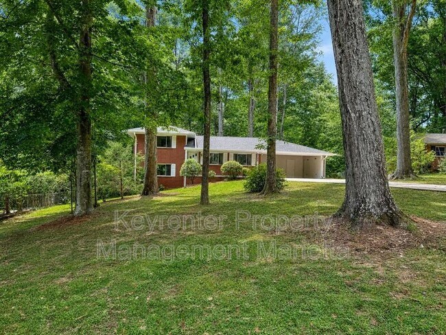 Foto del edificio - 3720 Lake Dr SE