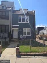 Building Photo - 1103 Queen St NE