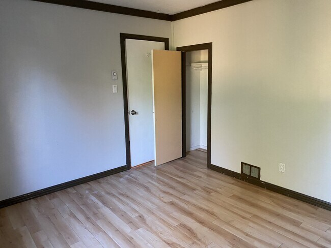 Photo du bâtiment - 1023 Dufferin Crescent