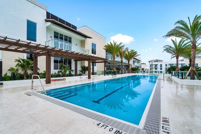 Foto del edificio - 220 SE Mizner Blvd
