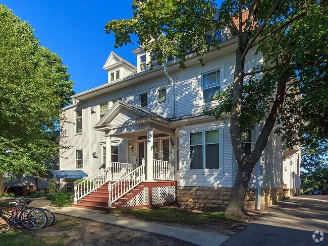 Building Photo - 409 W Wilson St