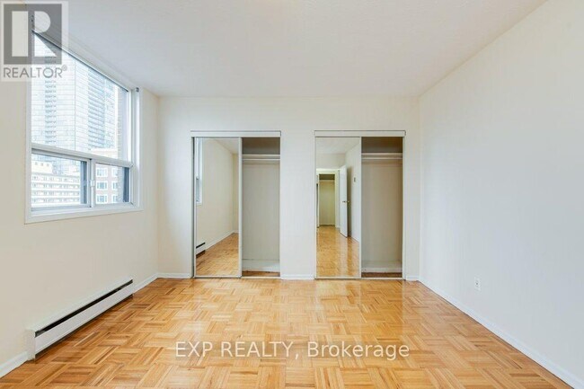 Building Photo - 10 Huntley St