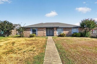 Building Photo - 1029 Field Trail Dr