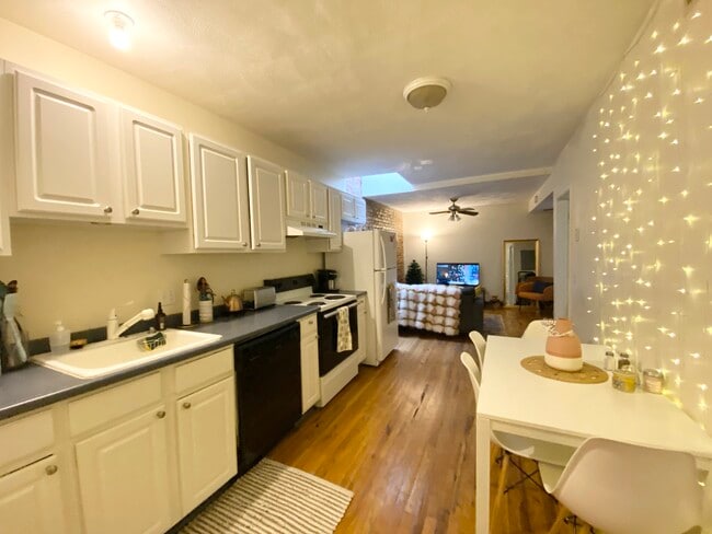 Building Photo - 838 Huntington Ave