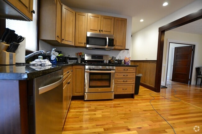 Building Photo - 26 Saybrook St