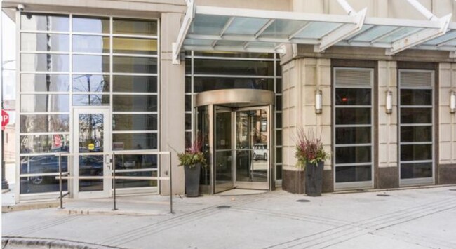 Entrada 700 N. Larrabee - 700 N Larrabee St