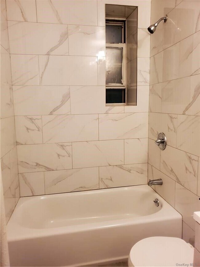 Foto del edificio - 32-55-55 Steinway St