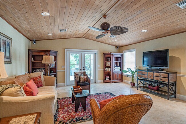 Foto del edificio - 836 Bougainvillea Ln