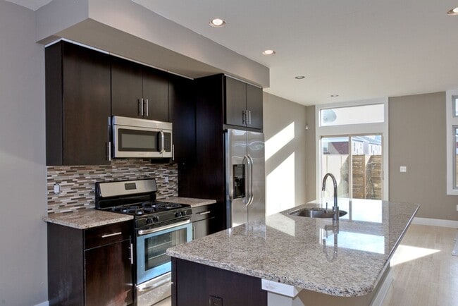 Foto del edificio - Queen Village Townhome