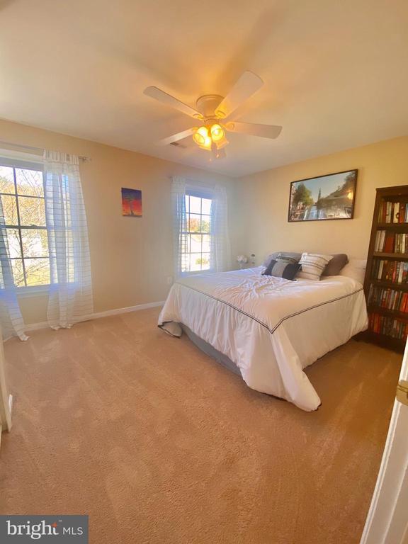 Foto del edificio - 64 Tavern Rd