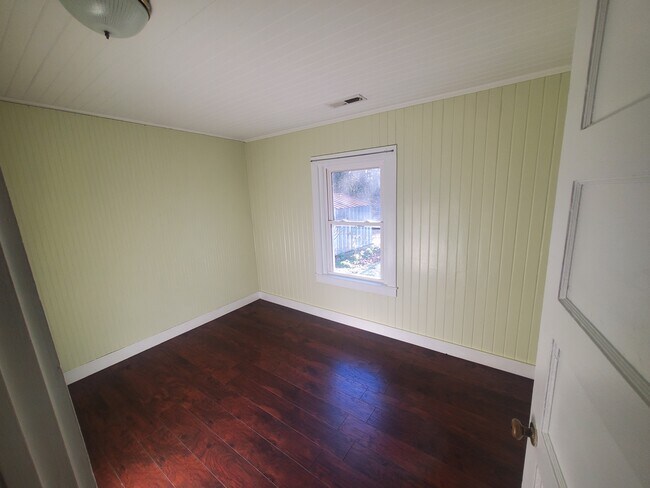 Building Photo - 1040 Franks Ln