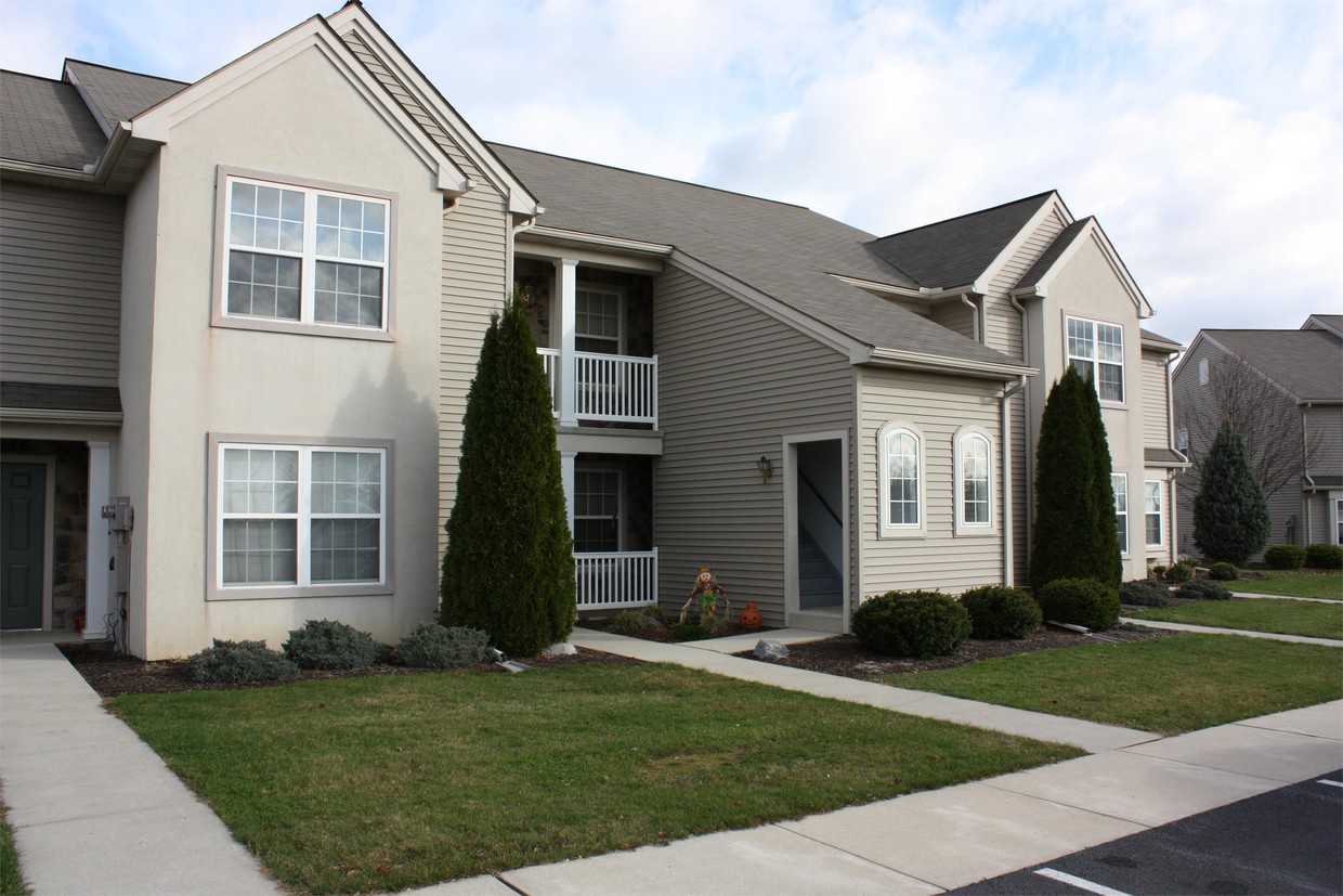 2061 Shady Oak Dr, Mount Joy, PA 17552 Apartment for Rent in Mount