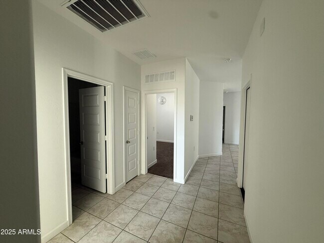 Foto del edificio - 10301 S Peralta Dr