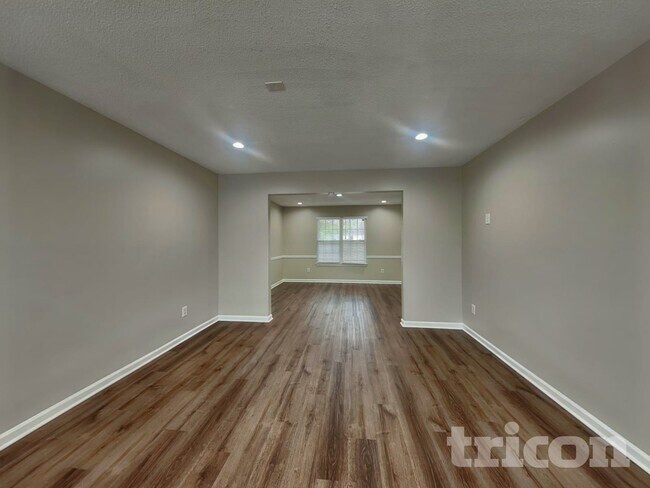 Building Photo - 589 Lakewater View Dr