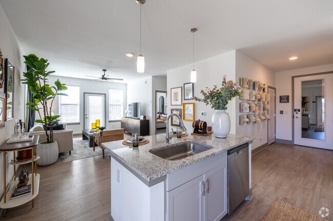 1BR, 1BA - 819SF - Kitchen - Plat 10 The Ranch