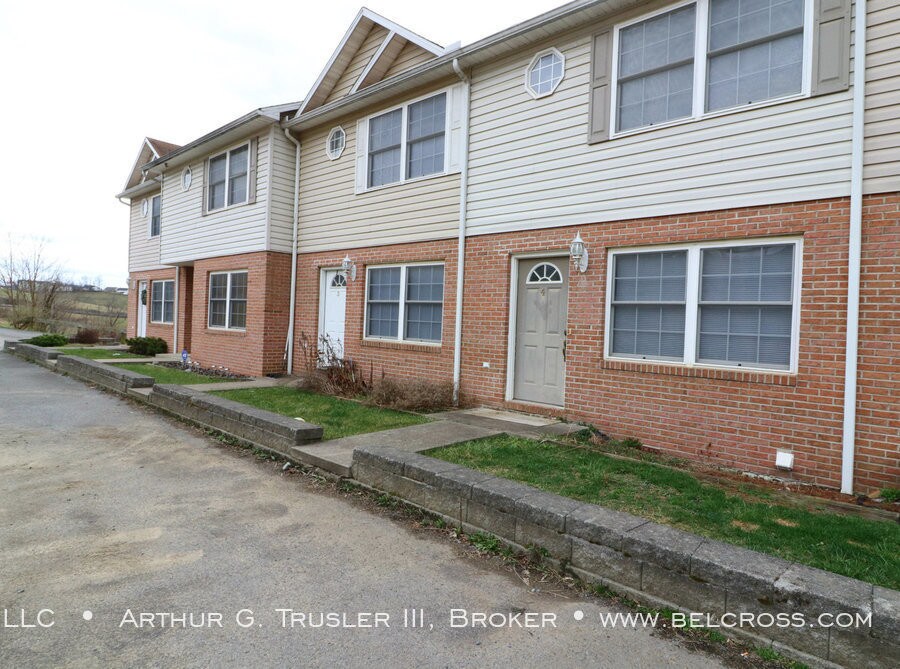 Primary Photo - 4 Hanna Ln