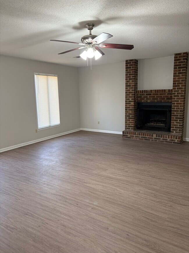 Foto del edificio - 6114 Butler Rd