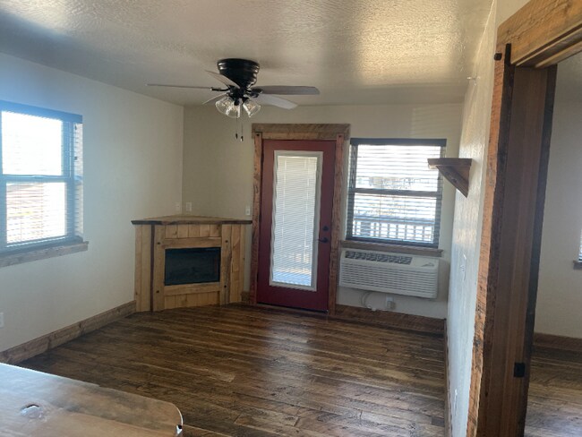 Foto del edificio - 6232 Three Needles Ln