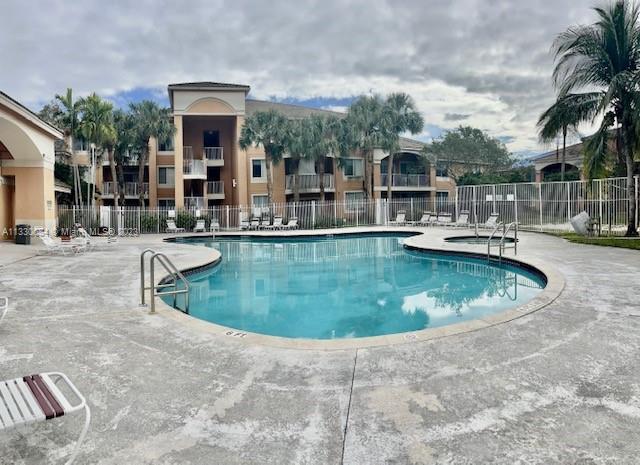 Building Photo - 6900 SW 39th St