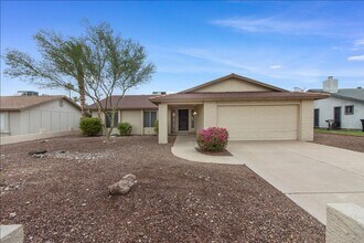 Building Photo - 7120 W Sunnyslope Ln