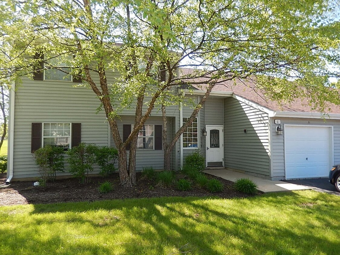 6 N Victoria Ln Unit C, Streamwood, IL 60107 Condo for Rent in