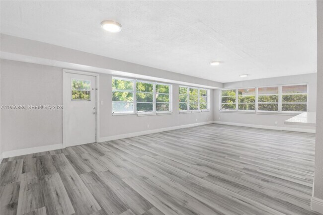 Foto del edificio - 3303 NW 37th Ave