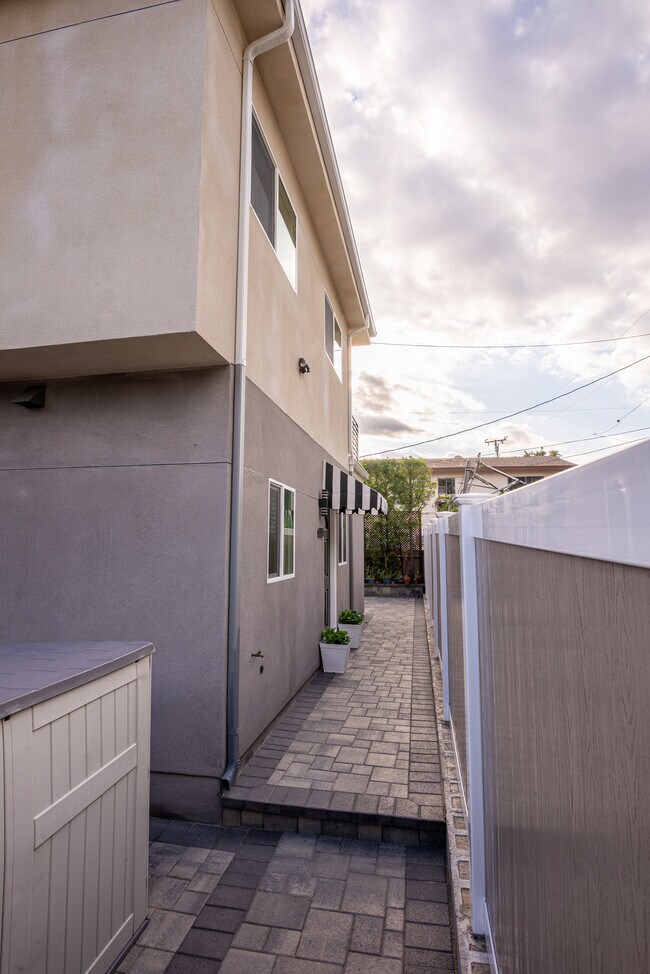 Foto del edificio - 1637 N Allen Ave