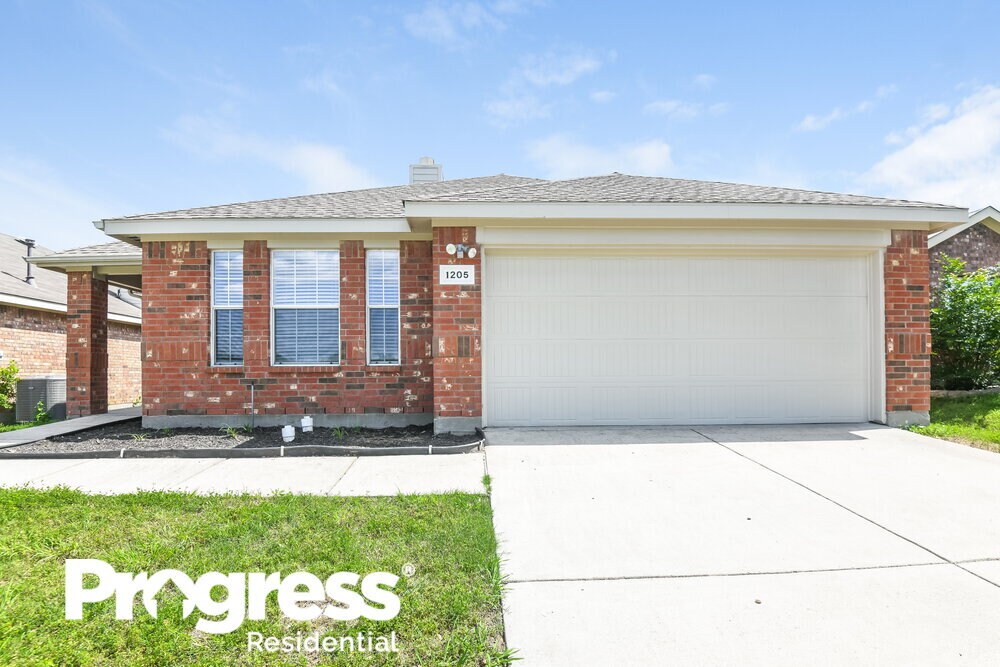 Foto principal - 1205 Artesia Dr