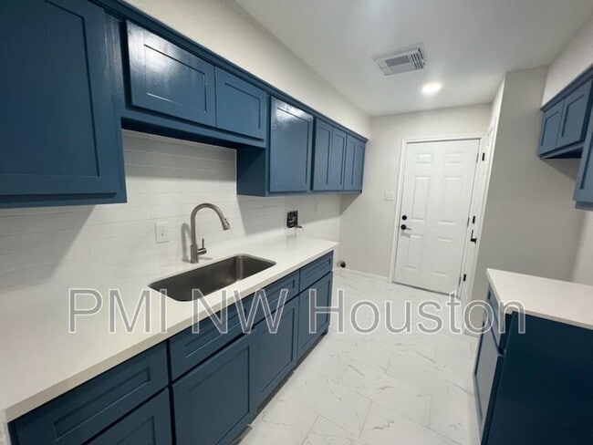 Building Photo - 2685 Gessner Rd