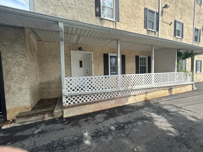 Building Photo - 116 N Bellevue Ave