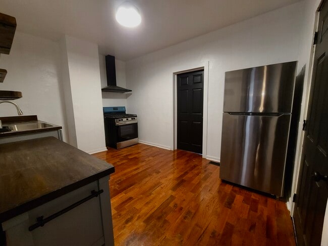 Building Photo - 1751 W 21st Pl