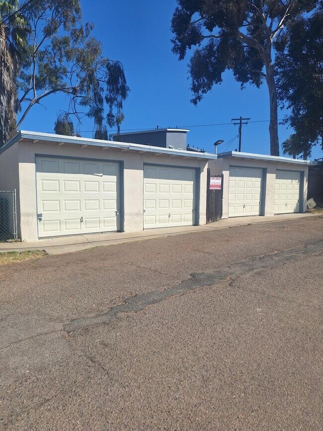 Building Photo - 3820 Merrimac Ave