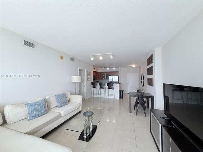Foto del edificio - 325 S Biscayne Blvd