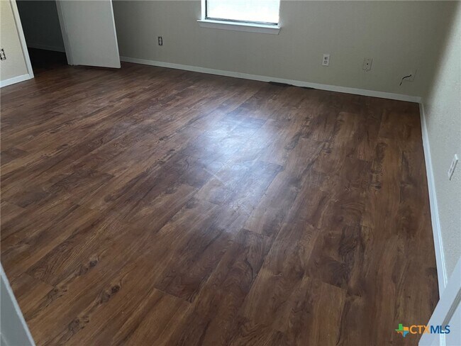 Foto del edificio - 2301 Timberline Dr