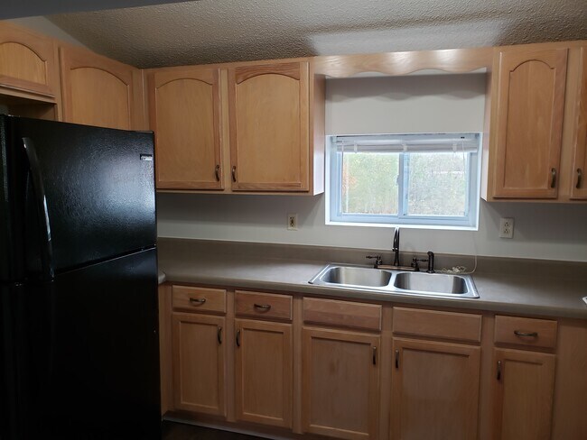 Kitchen - 1511 Woodlawn Rd