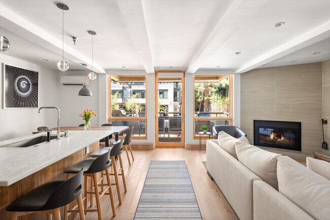 Building Photo - 600 E Main St