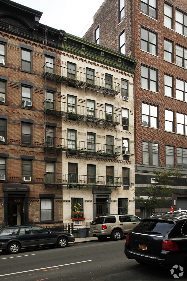 Building Photo - 431 W 54th St